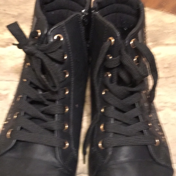 Via Pinky Sneakers - Picture 5 of 8